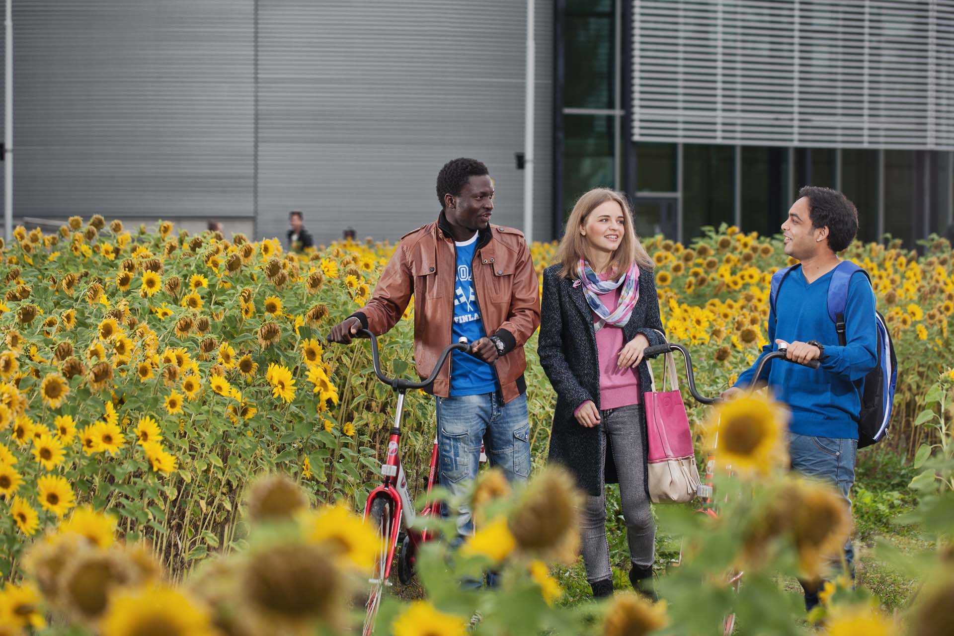 Savonia students walking at the campus