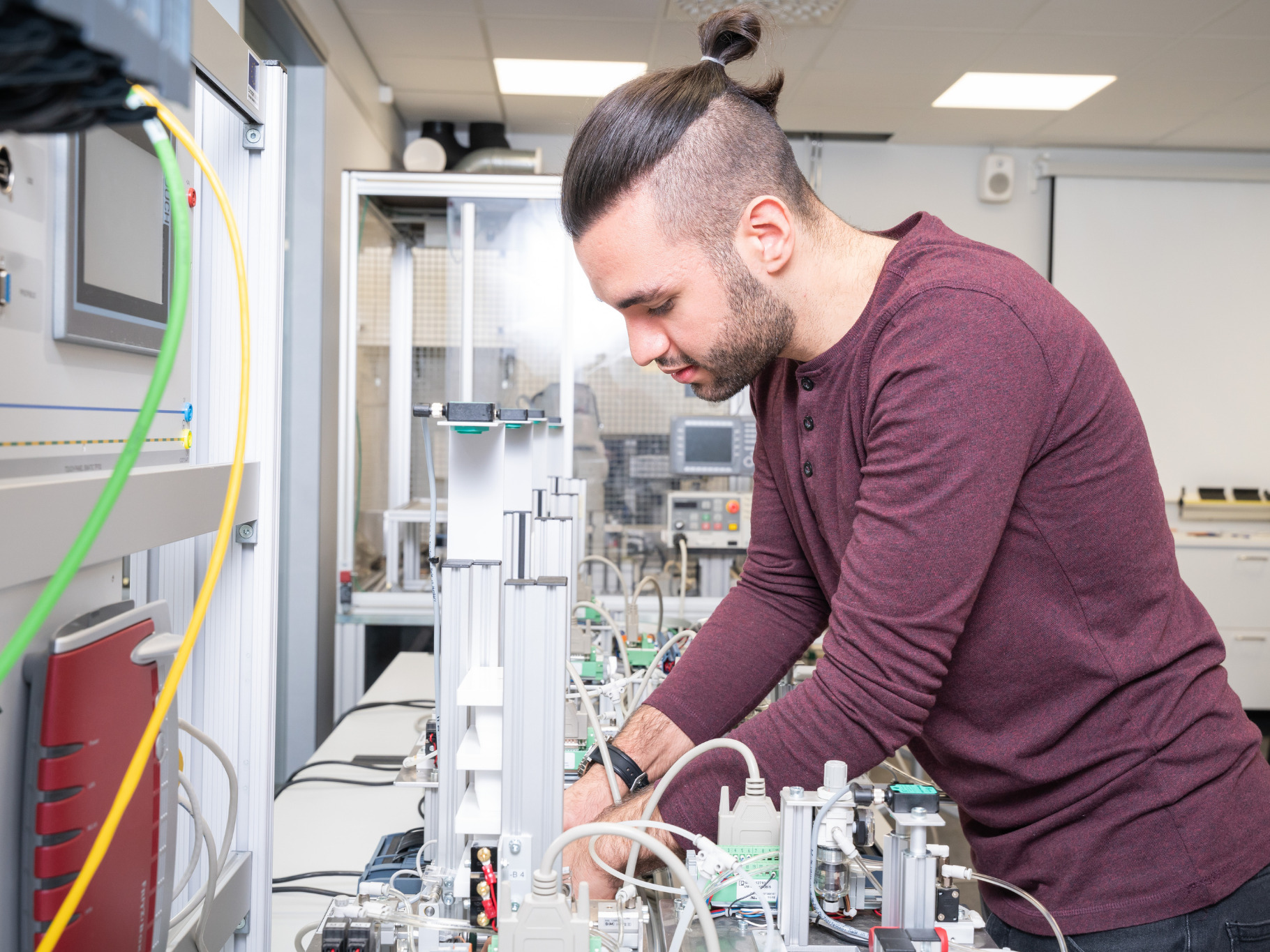 Savonia IoT student working in the smart factory