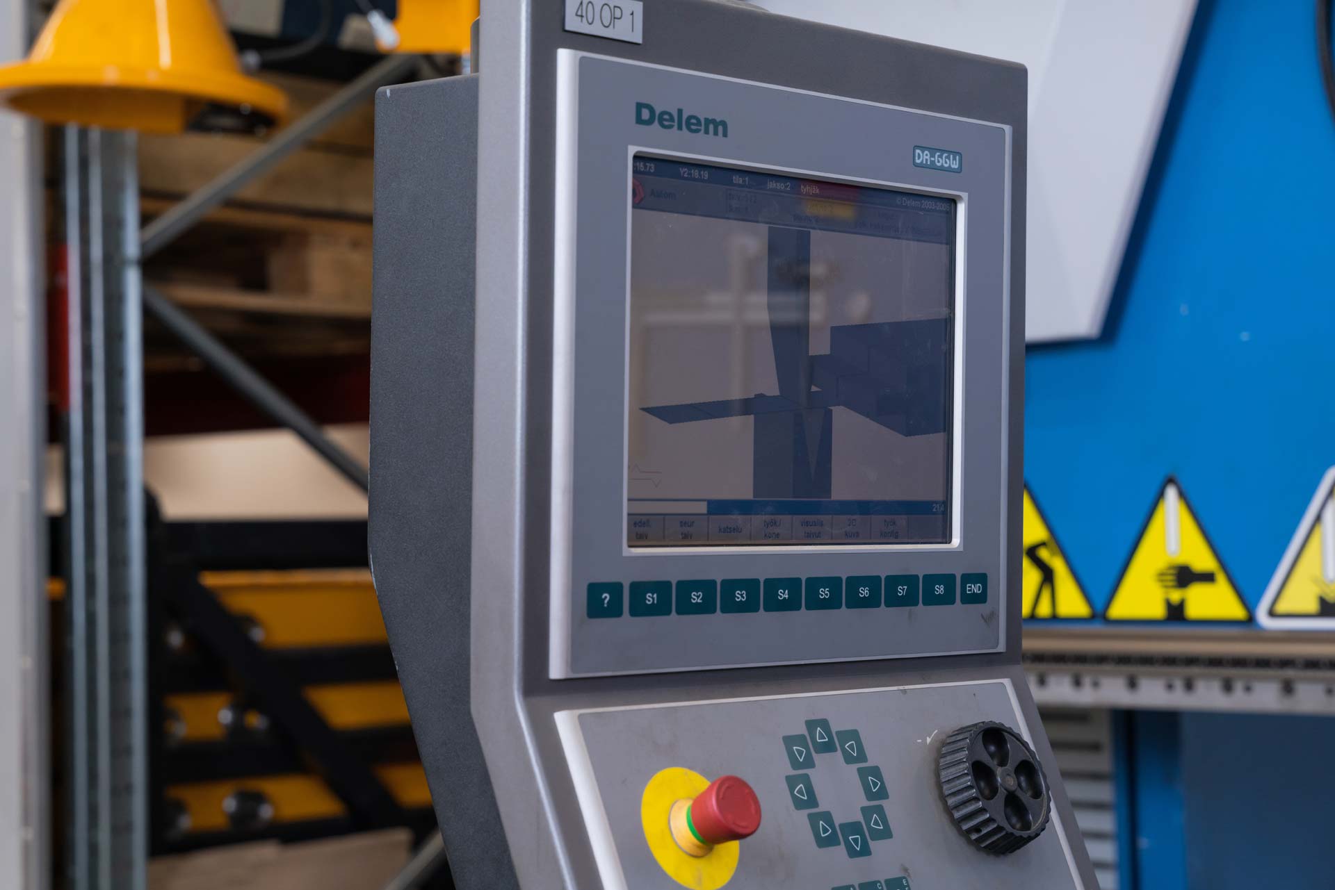 Konetekniikan laitteen näyttö.