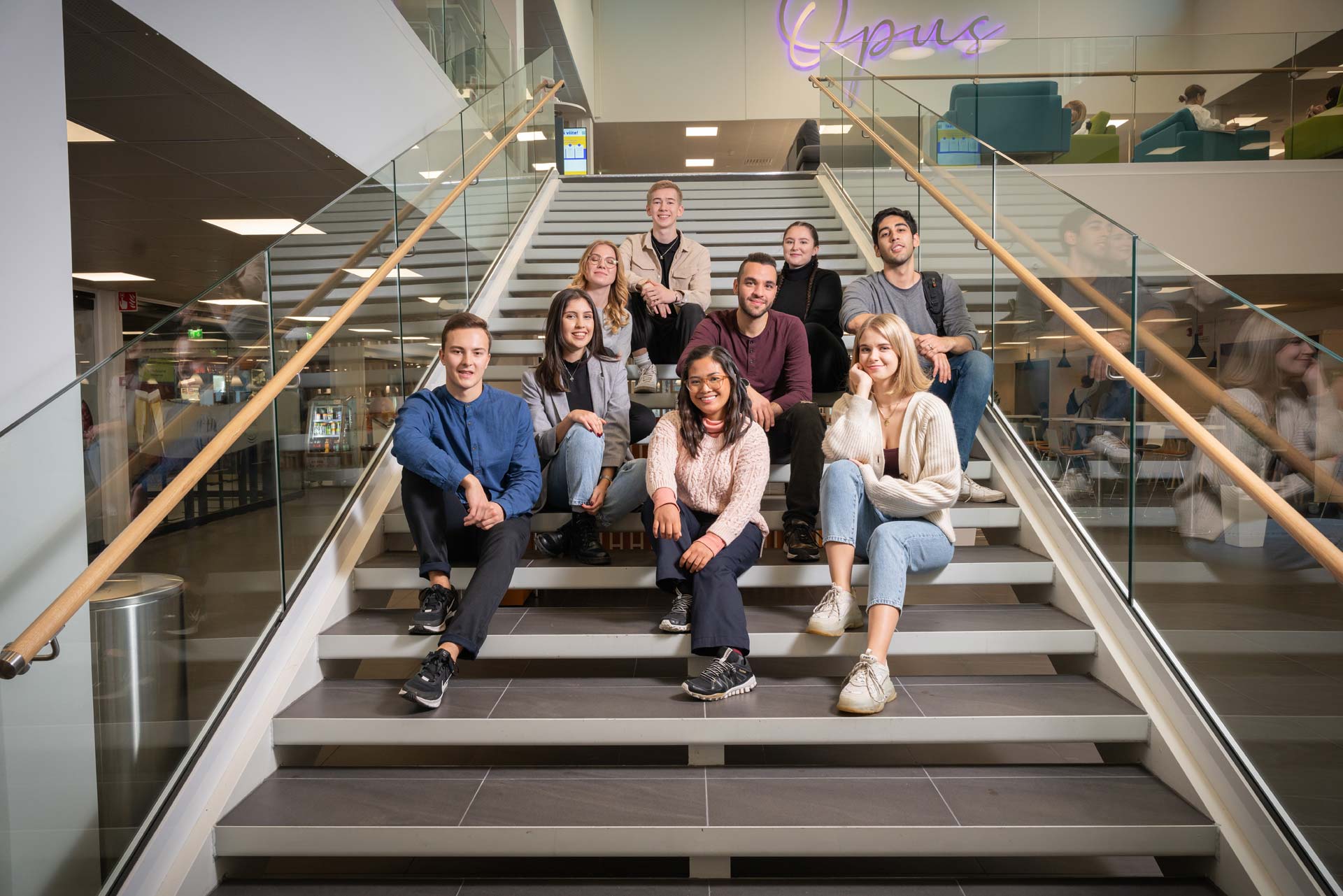 Opiskelijoita Kampussydämessä.