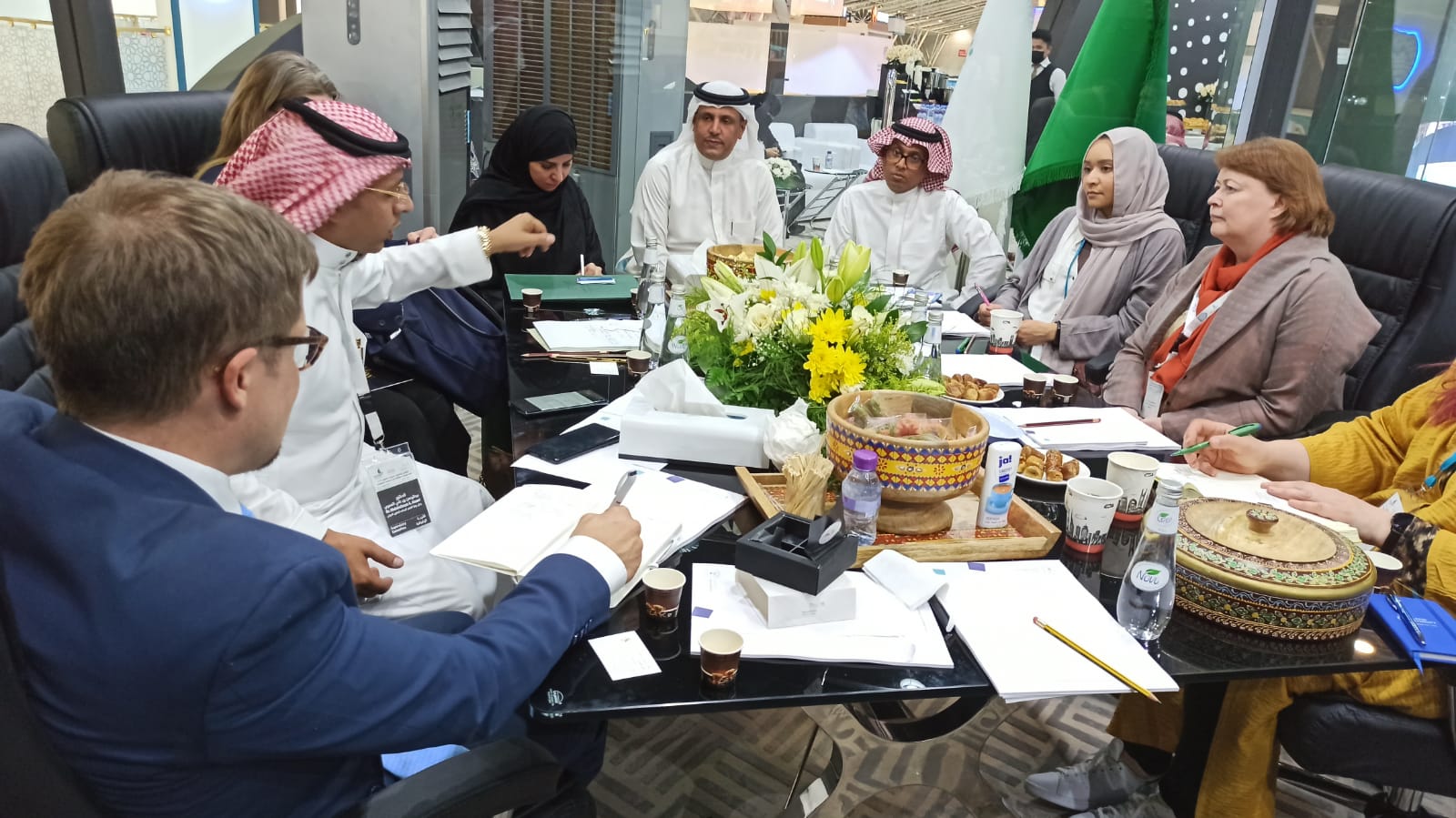 Kuva neuvottelusta Saudi Arabian opetusministeriön kanssa.
