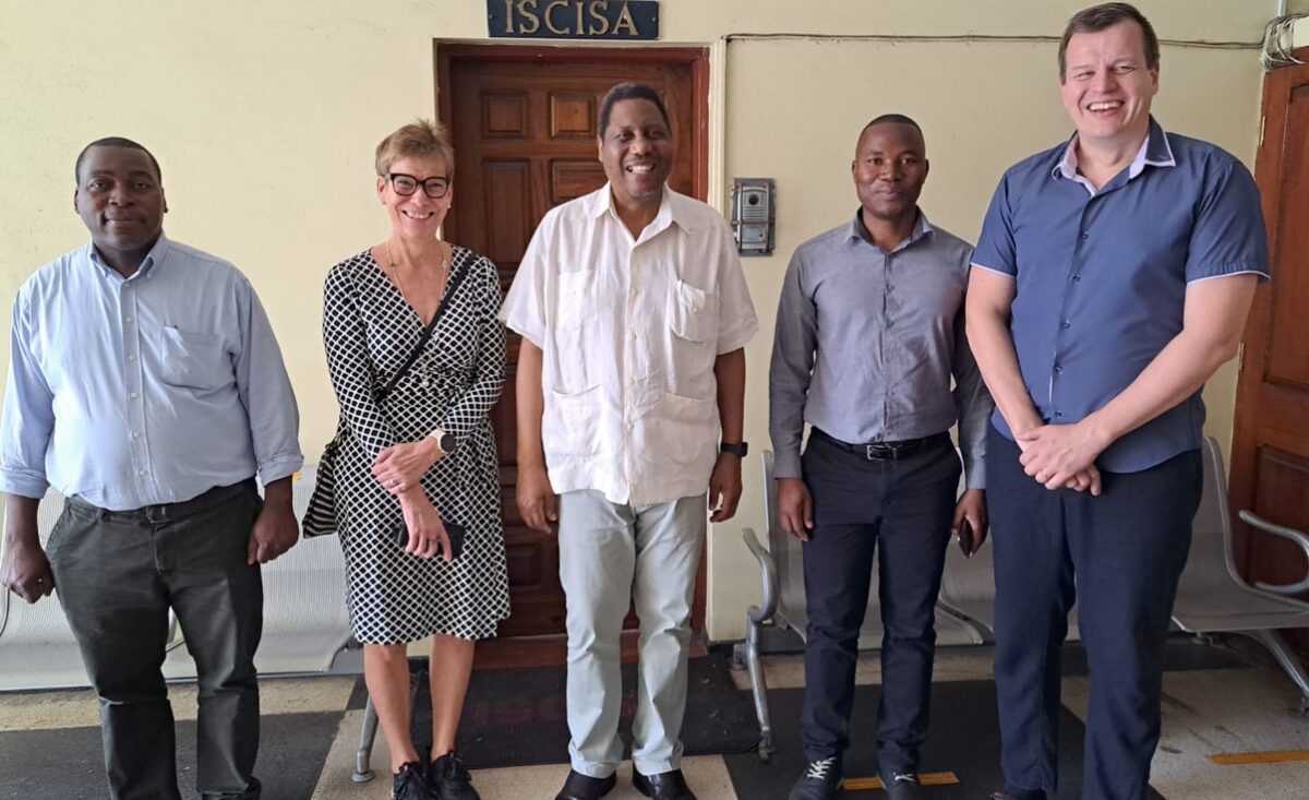 Picture 1. The first meeting in ISCISA with the Head of planning and cooperation José Tonela, International coordinator Marja Gröhn-Rissanen, General Director Alexandre Manguele, International coordinator Leonel Monjane and Senior Lecturer Anssi Mähönen.