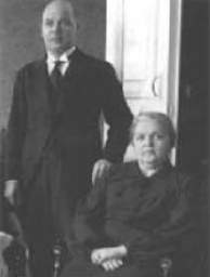 Mustavalkoinen kuva Aune ja Johan Edvard Bergströmistä.