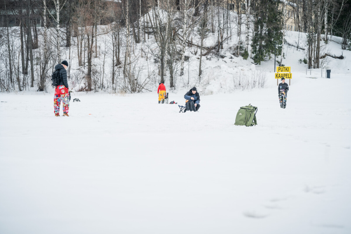 Opiskelijoita Winterfest-tapahtumassa.