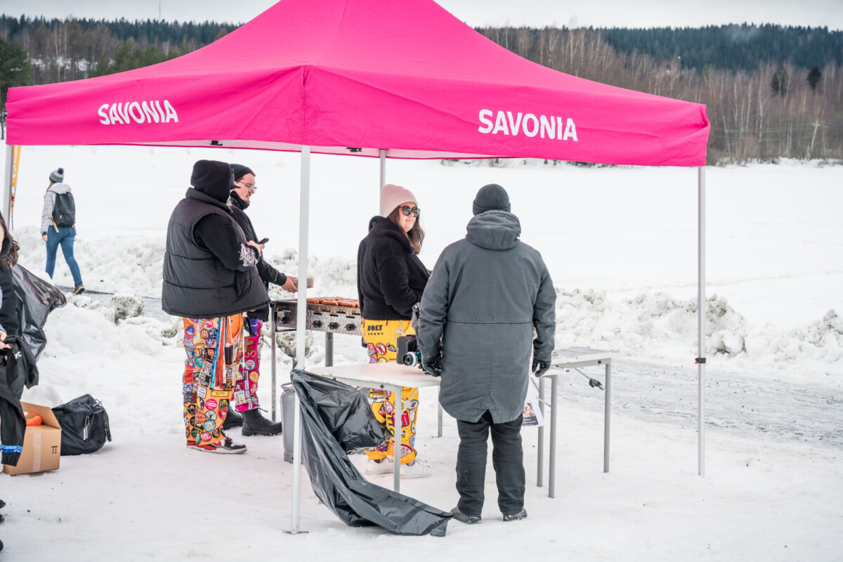 Opiskelijoita Winterfest-tapahtumassa.