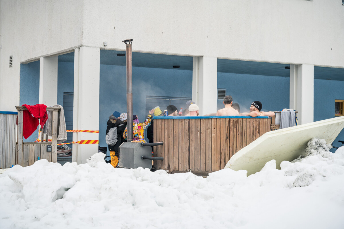 Opiskelijoita Winterfest-tapahtumassa.