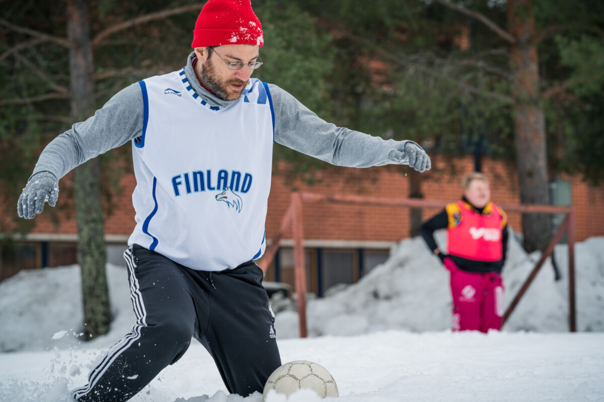 Opiskelijoita Winterfest-tapahtumassa.