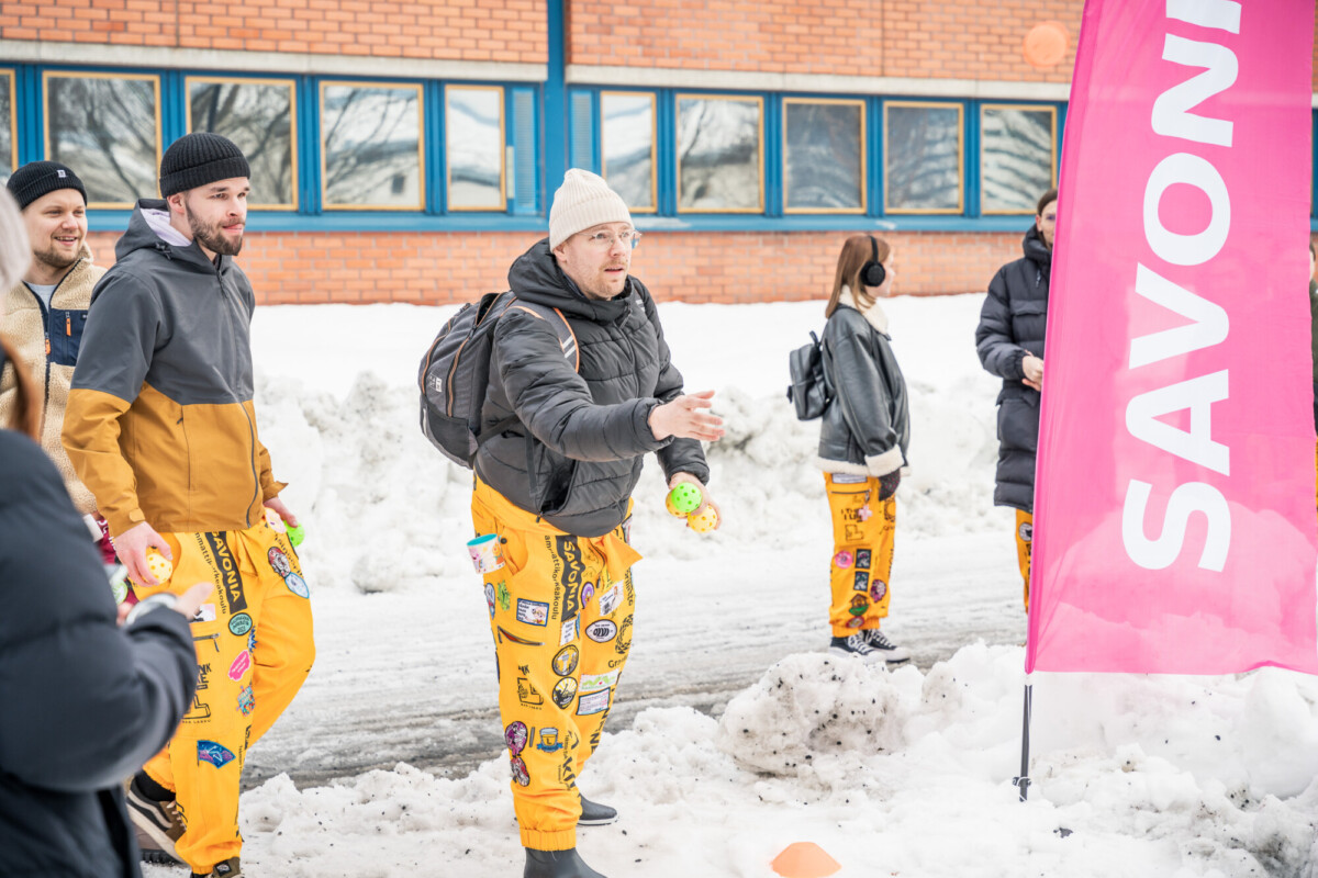 Opiskelijoita Winterfest-tapahtumassa.