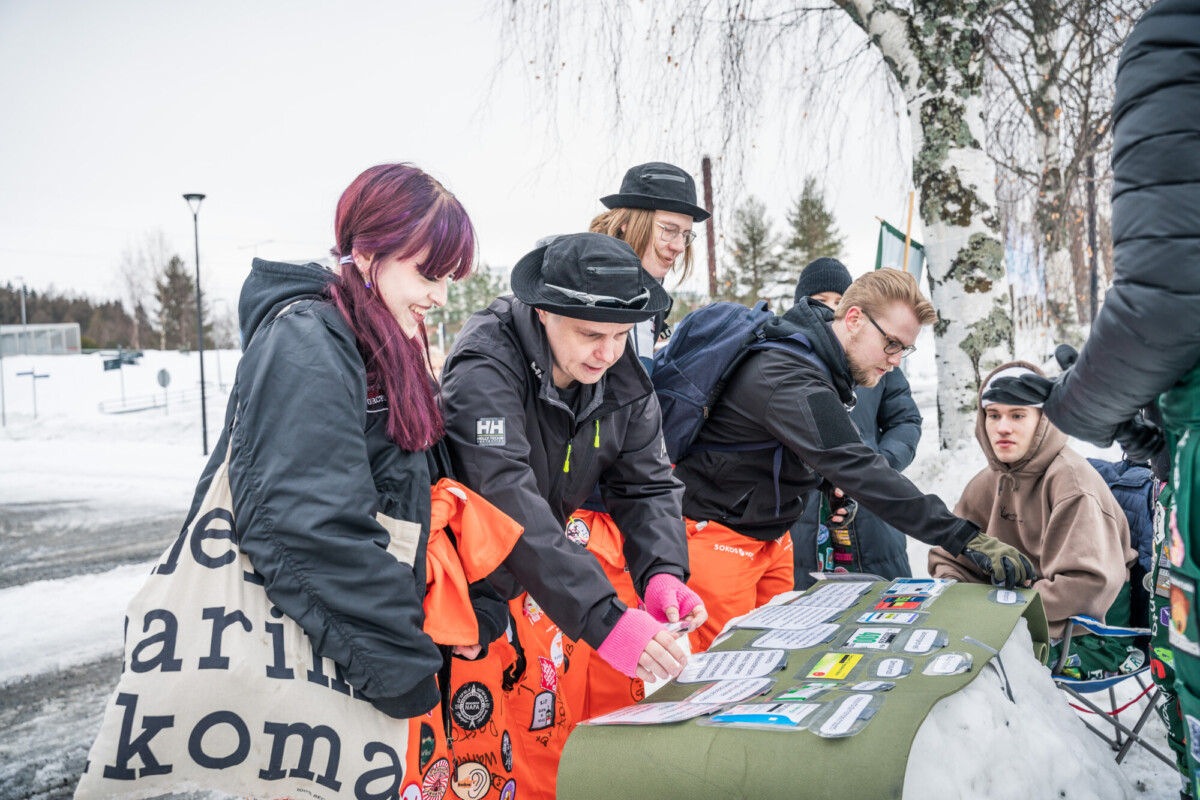 Opiskelijoita Winterfest-tapahtumassa.