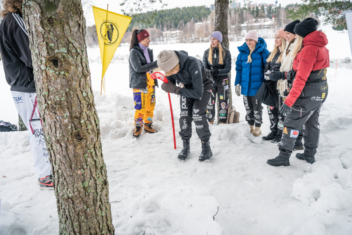 Opiskelijoita Winterfest-tapahtumassa.