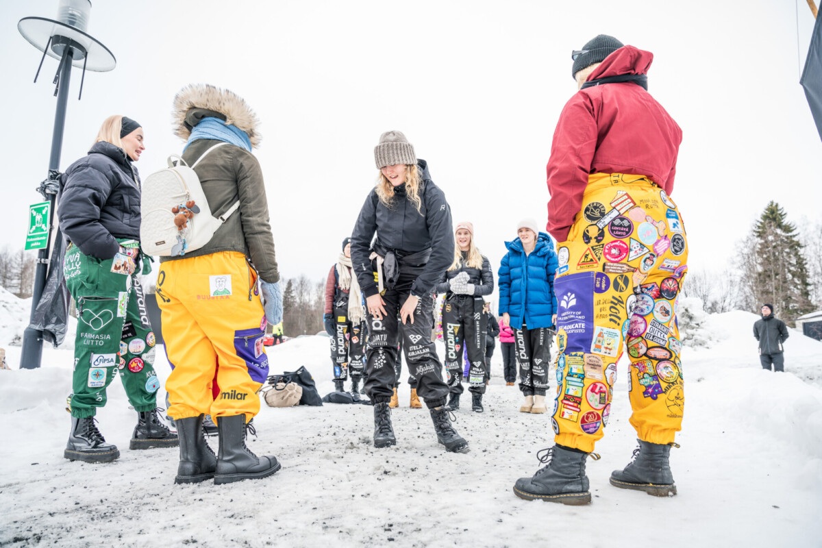 Opiskelijoita Winterfest-tapahtumassa.