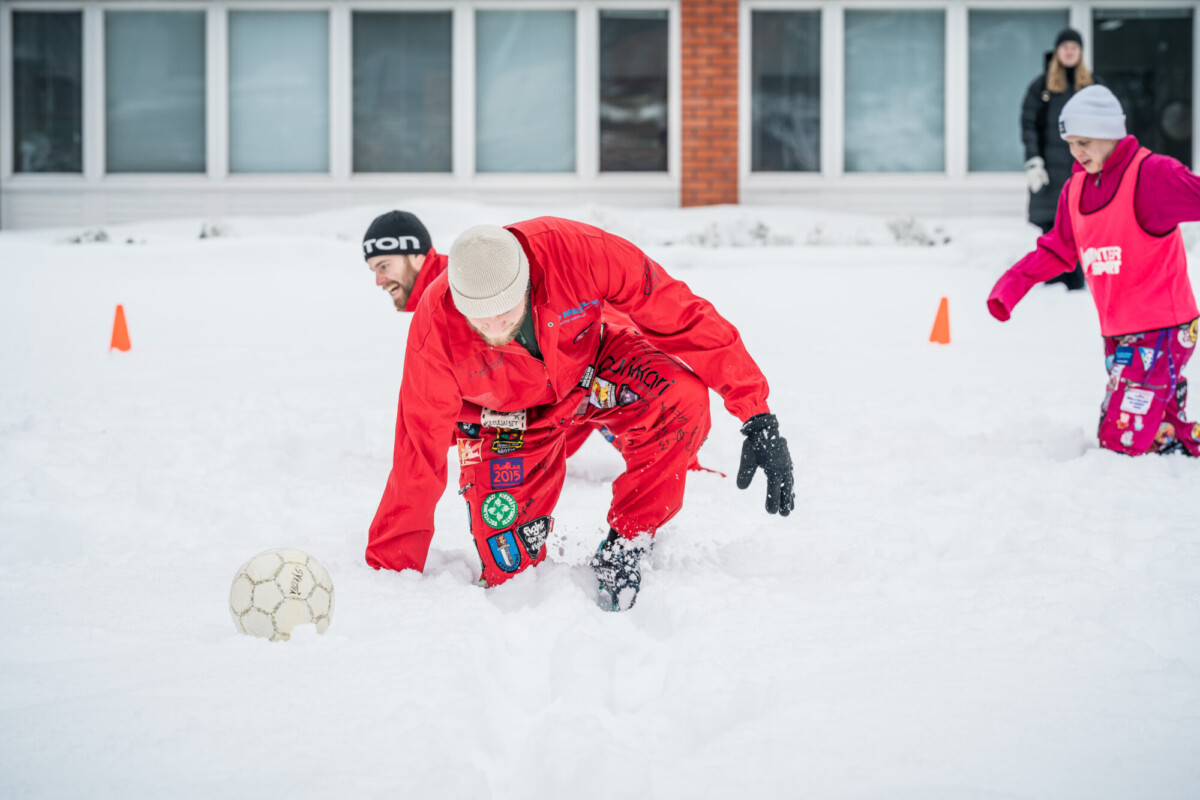 Opiskelijoita Winterfest-tapahtumassa.