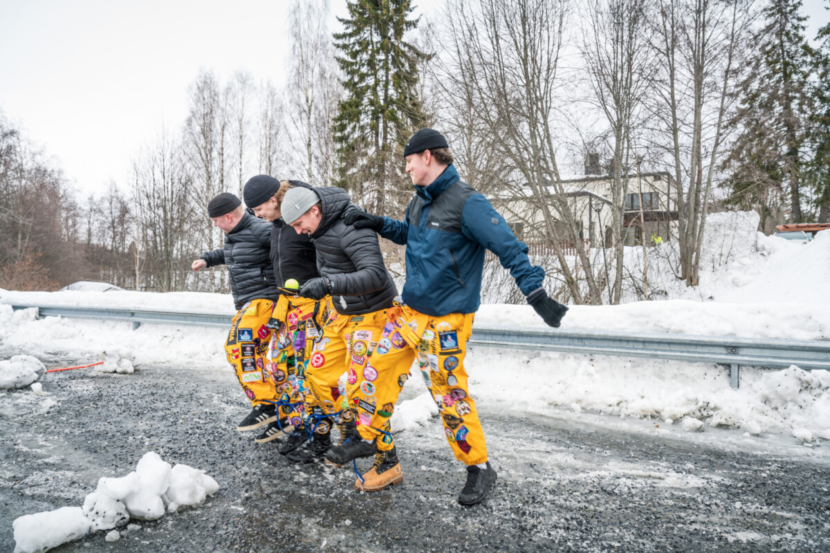 Opiskelijoita Winterfest-tapahtumassa.