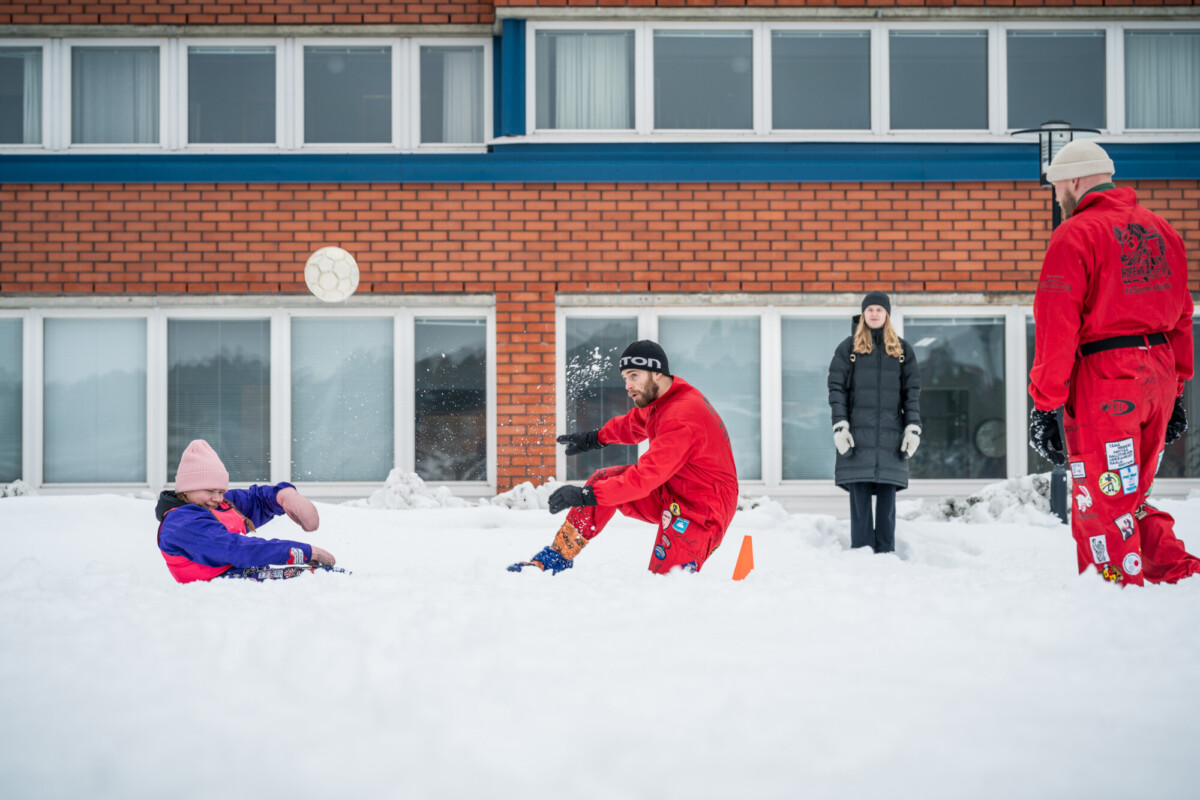 Opiskelijoita Winterfest-tapahtumassa.