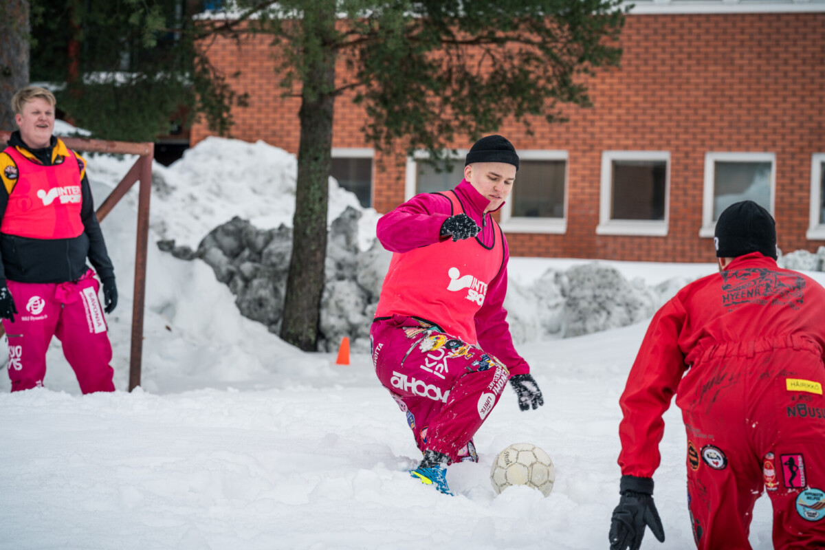 Opiskelijoita Winterfest-tapahtumassa.