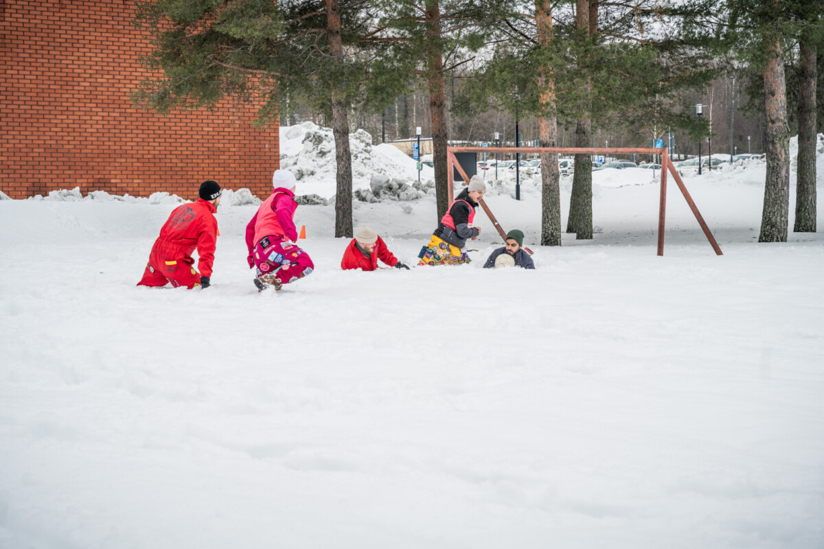 Opiskelijoita Winterfest-tapahtumassa.