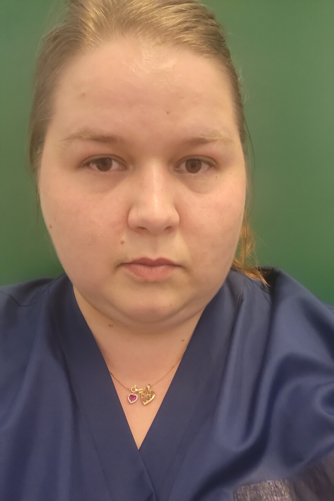 Katja opiskelee sairaanhoitajaksi.