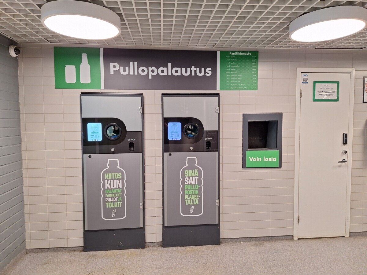 Picture 5. Cans and bottles recycling point.