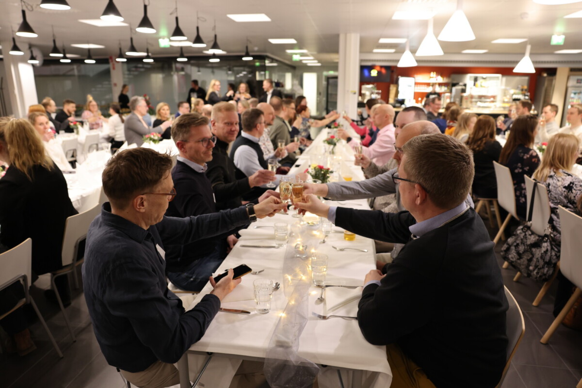 Alumnifoorumin illallinen.