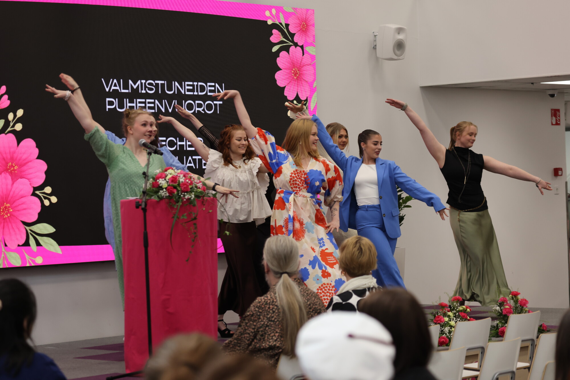 Growing together, moving boldly towards the future – The graduation ceremonies praised the spirit of unity