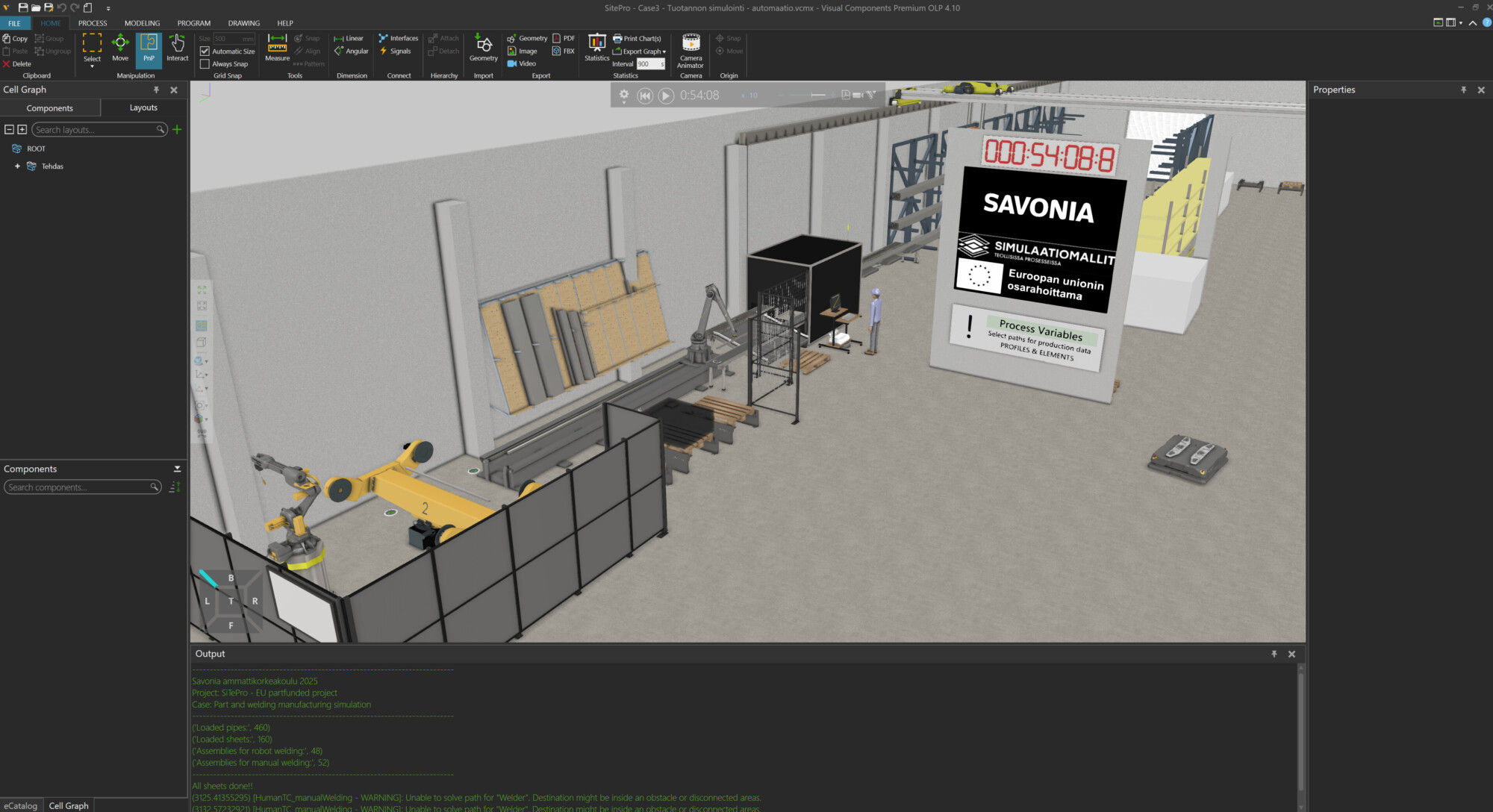 3D-simulaatiokäyttöliittymä näyttää teollisuusvaraston, jossa on robotteja, kuljetinhihnoja, pinottuja laatikoita ja suuri näyttö, jossa näkyy Savonia ja ajastin. Ohjelmiston työkalurivit ja koodauspaneelit ympäröivät simulointinäkymää.
