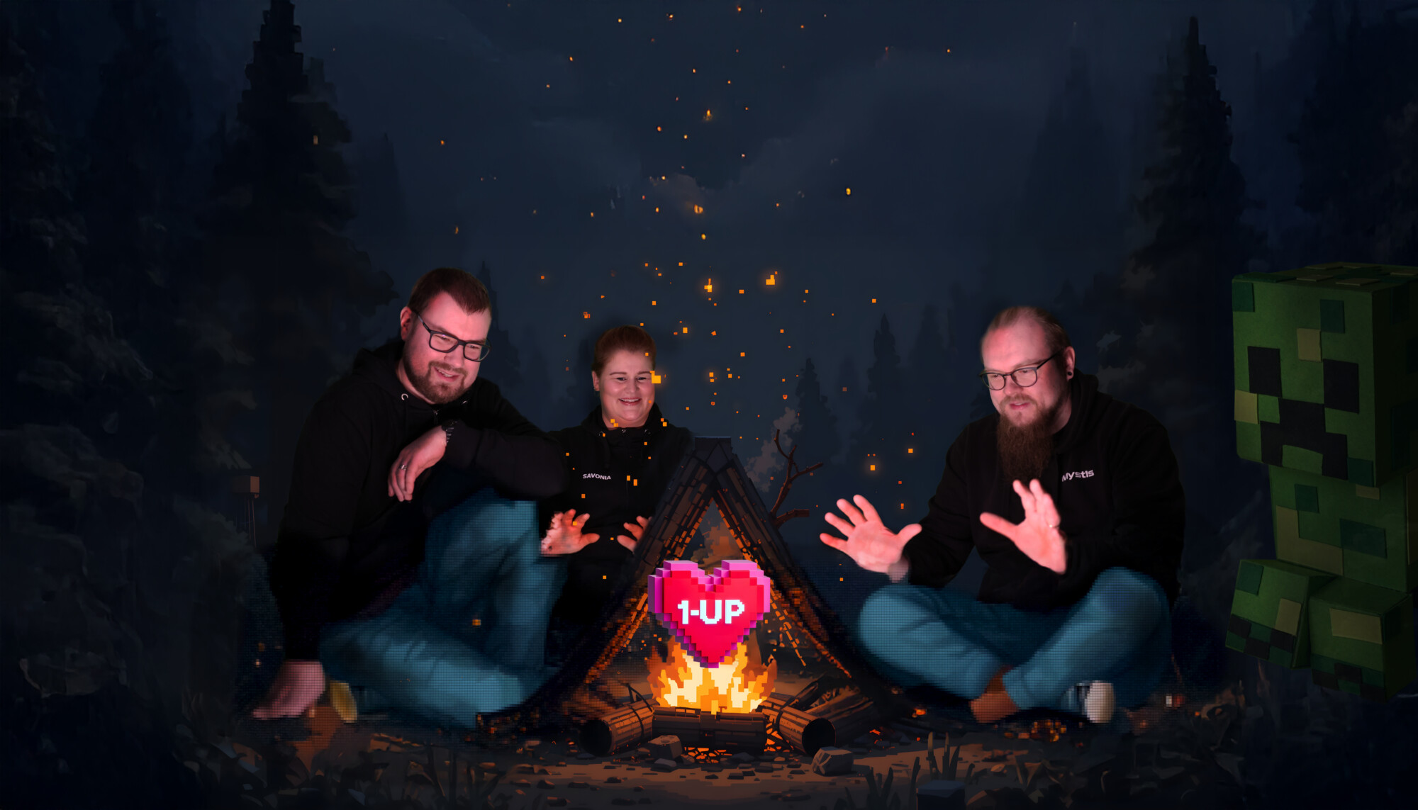 Kolme ihmistä istuu nuotion ympärillä pimeässä, metsäisessä maisemassa, joka on saanut inspiraationsa Minecraftista. Nuotion yläpuolella leijuu hehkuva 1-UP-sydän, ja oikealla puolella seisoo ryömijä. Ryhmä vaikuttaa iloiselta ja rennolta.