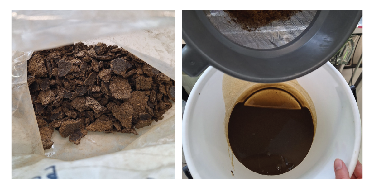 Jaettu kuva: Vasemmalla on pussi tummanruskeita kiinteitä paloja. Oikealla puolella näkyy käsi, joka pitää seulaa suodattimella vuoratun ämpärin yläpuolella, ja alla olevaan ämpäriin on kerätty tummaa nestettä.