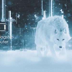 Valkoinen susi kävelee sumun läpi futuristisen sinistä digitaalista taustaa vasten. Teksti kuuluu: Queen of North LUMI Euroopan lippulaiva supertietokone.