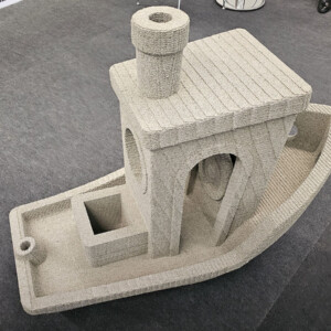 Formnext 2025 osa4 featurekuva: Benchy tuloste betonista.