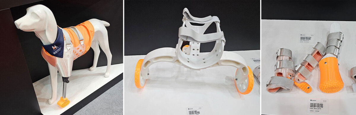 Kolmessa kuvassa on eläinten proteeseja ja ortooseja: koiranukke, jolla on jalkaproteesi ja oranssi kenkä, valkoinen pyörätuoli, jossa on valjaat, ja kaksi harmaata raajatukea, joissa on esillä oranssit jalkatyynyt.