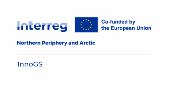Euroopan unionin osarahoittaman Interreg Northern Periphery and Arctic -ohjelman logo, jossa on EU:n lippu ja teksti InnoGS vaalealla pohjalla.