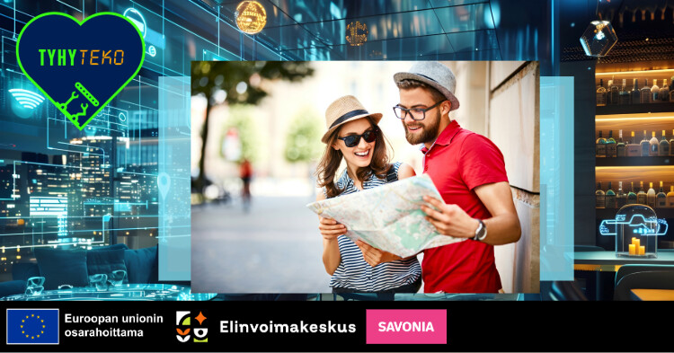 Hymyilevä pariskunta, jolla on aurinkolasit ja hattu, katselee karttaa ulkona. Kuva on päällekkäin kaupungin yöelämän taustalla neonvaloilla, ja alareunassa on EU:n, Elinvoimakeskuksen ja Savonian logot.