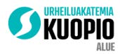 Urheiluakatemia Kuopio Alue -logossa on turkoosi ympyrä, jonka sisällä on valkoinen kaareva muoto, sekä teksti ”URHEILUAKATEMIA KUOPIO ALUE” turkoosilla, mustalla ja harmaalla logon symbolin oikealla puolella.